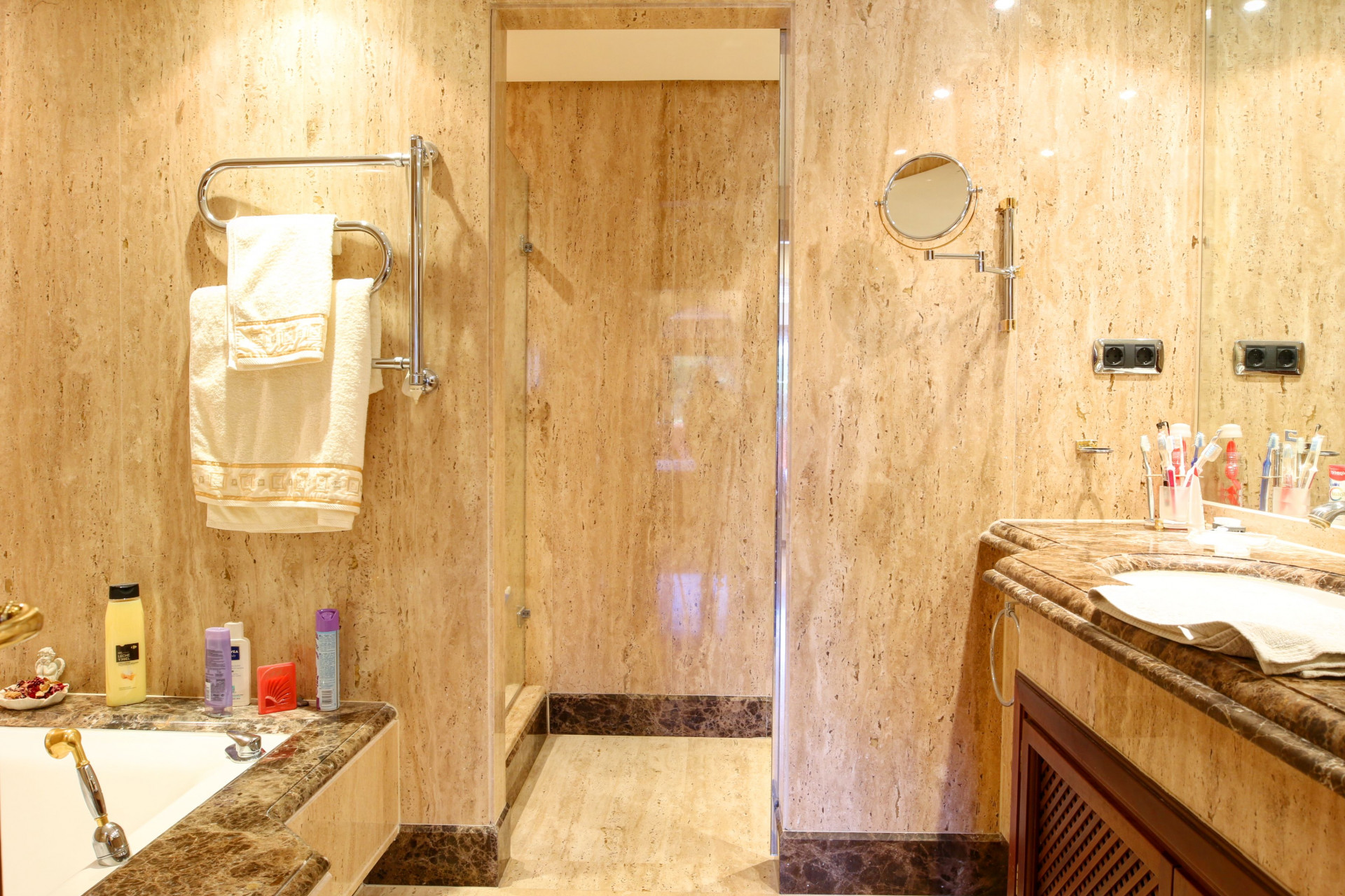 2 Bedroom Apartment in Estepona - Photo 7