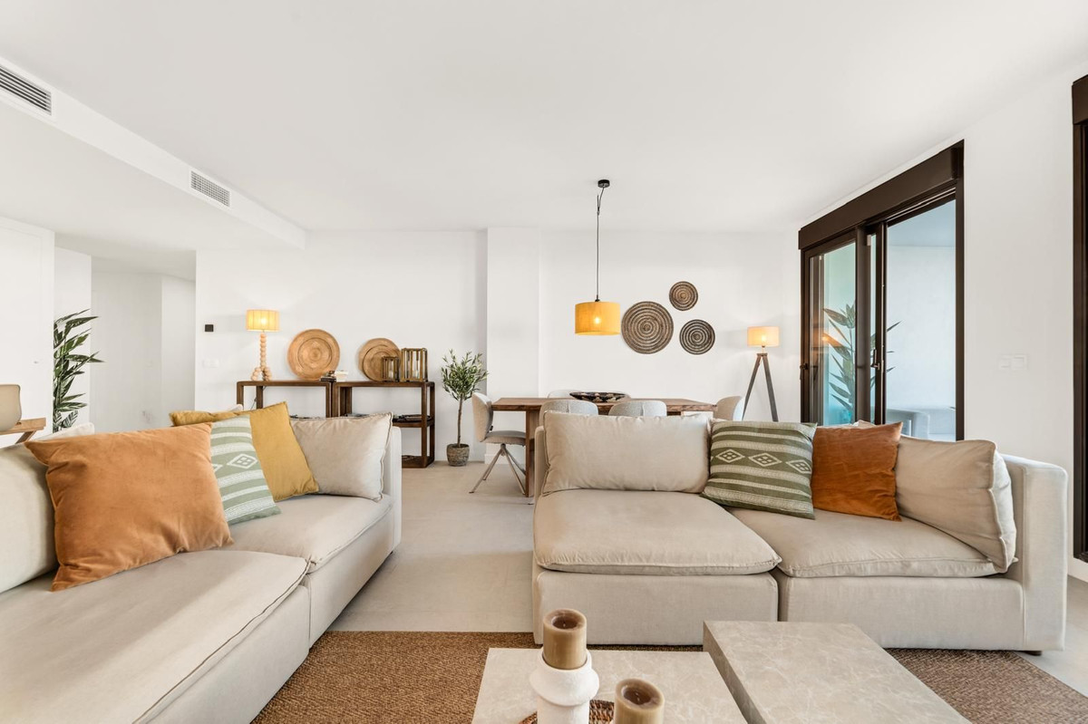 3 Bedroom Apartment in Estepona - Photo 4