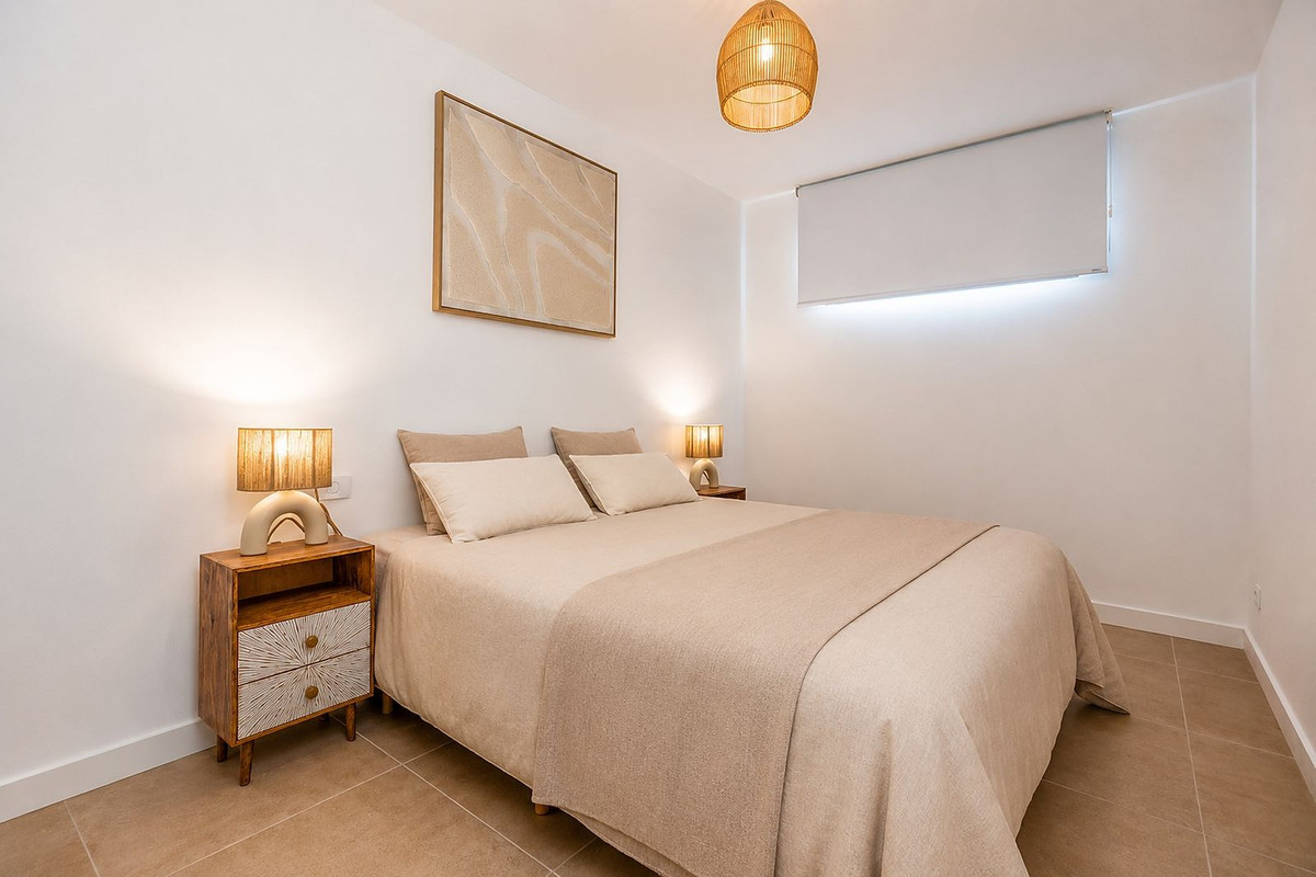 2 Bedroom Apartment in Fuengirola - Photo 9