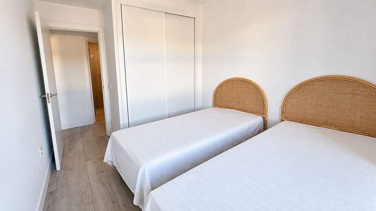 2 Bedroom Apartment in Málaga - Photo 9