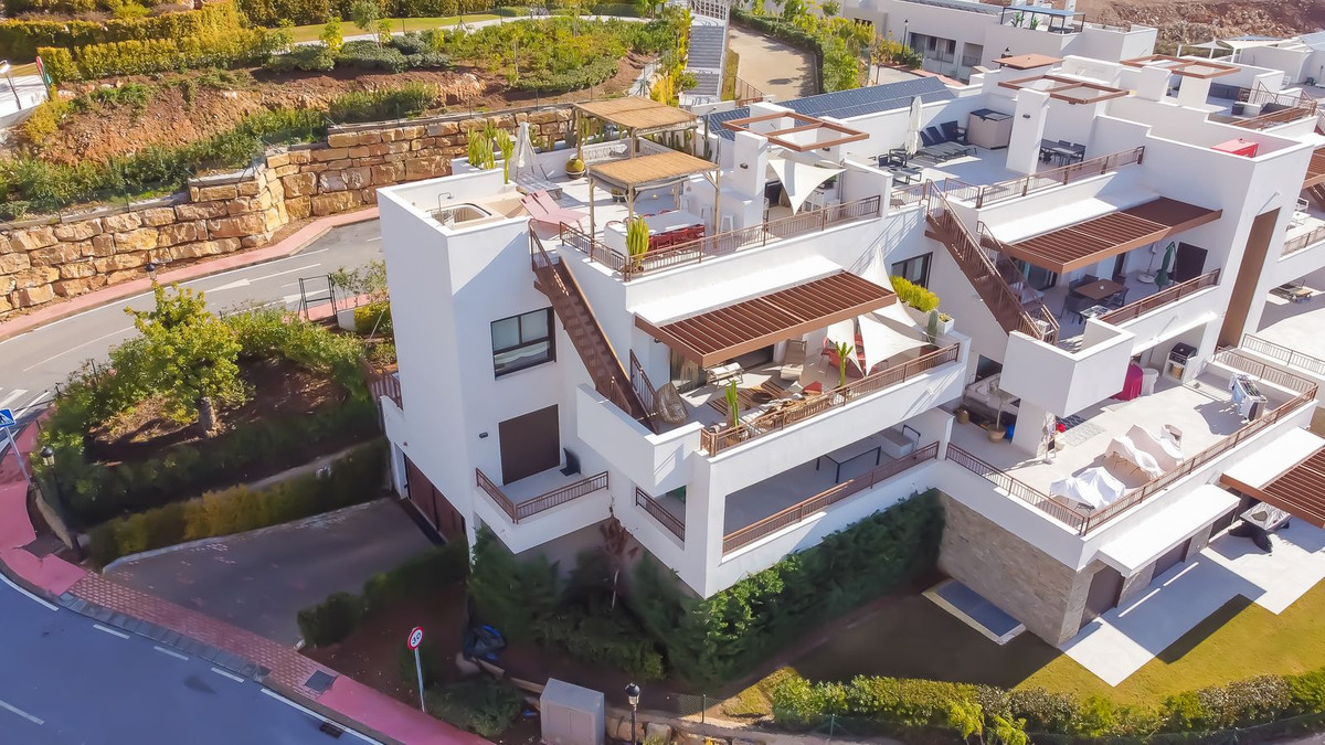 3 Bedroom Penthouse in Istán - Photo 4