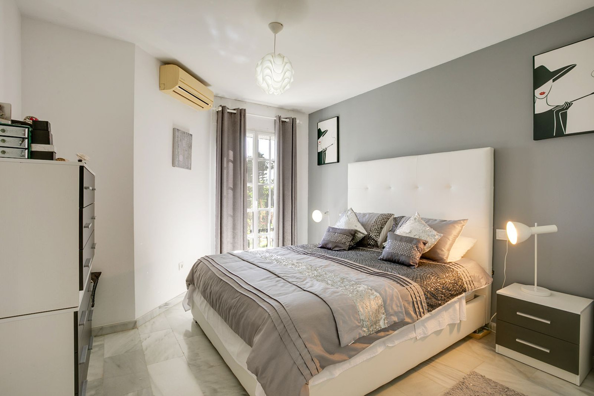 3 Bedroom Townhouse in Estepona - Photo 7