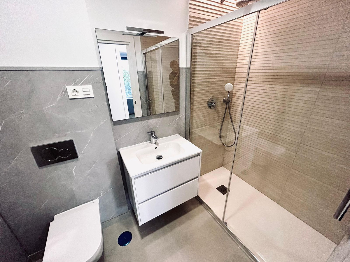 2 Bedroom Apartment in Estepona - Foto 17