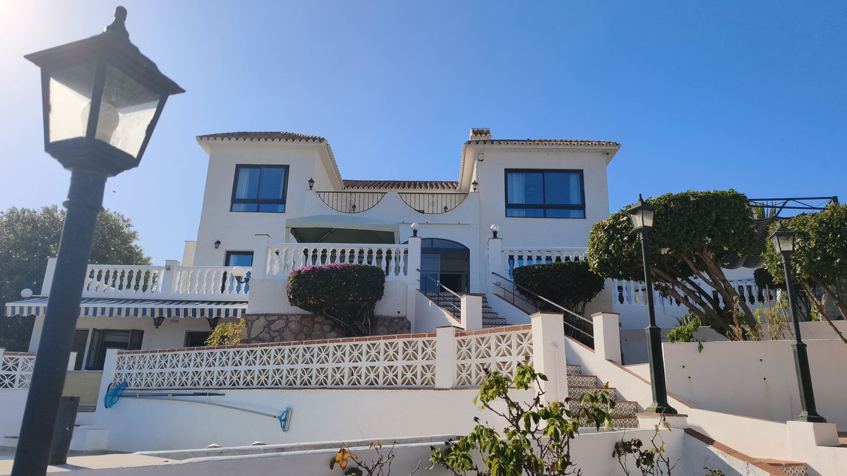6 Bedroom Villa in Mijas