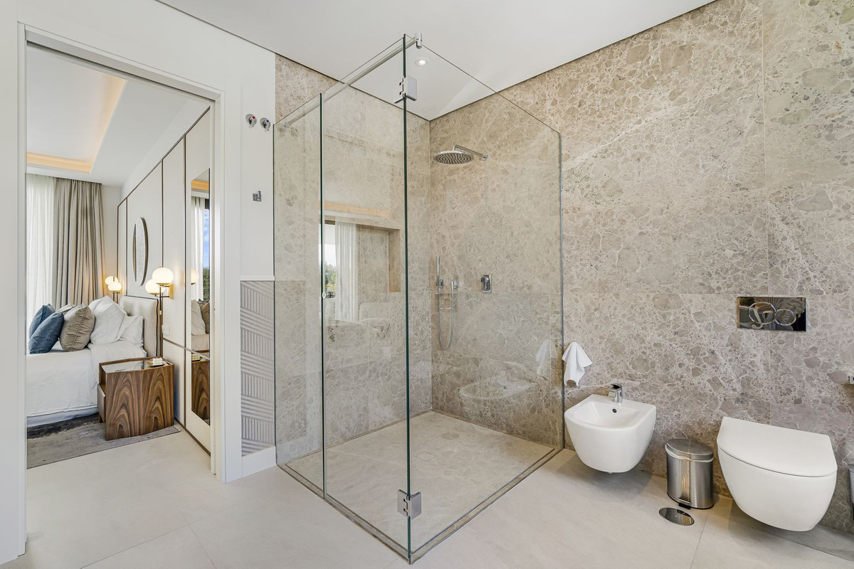 6 Bedroom Villa in Marbella - Photo 33