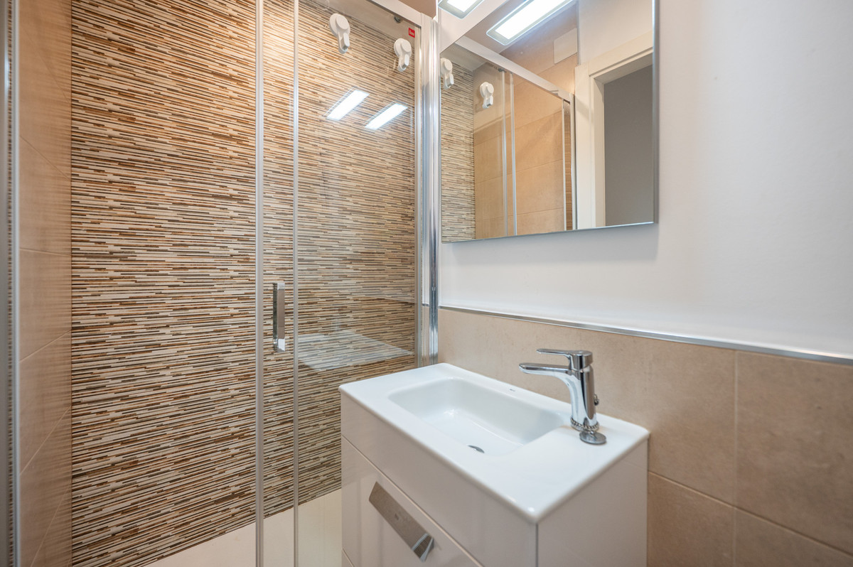 4 Bedroom Villa in Marbella - Photo 14