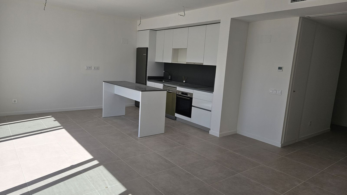2 Bedroom Apartment in Estepona - Photo 14