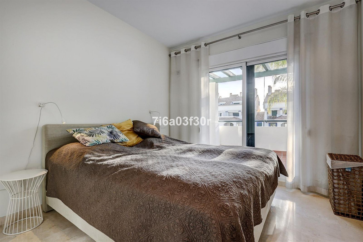5 Bedroom Townhouse in San Pedro de Alcántara - Photo 10
