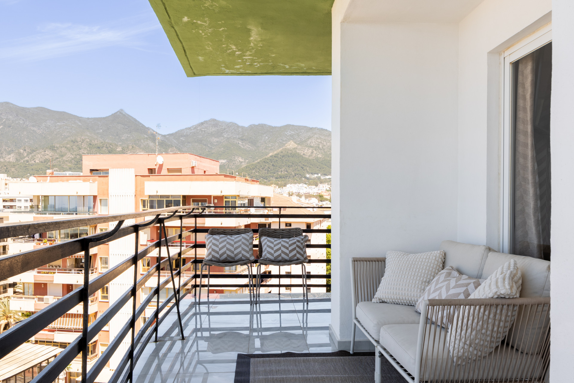 1 Bedroom Apartment in Marbella - Photo 4