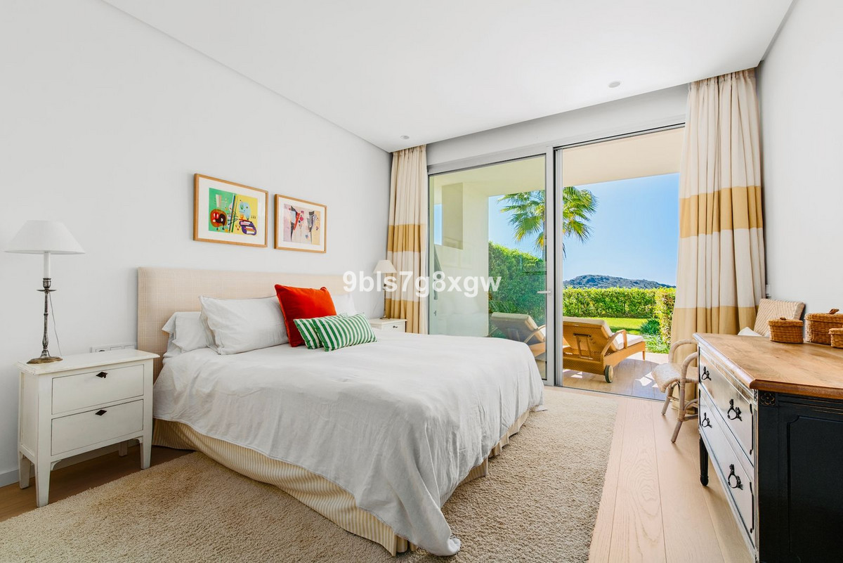 3 Bedroom Apartment in Benahavís - Photo 6