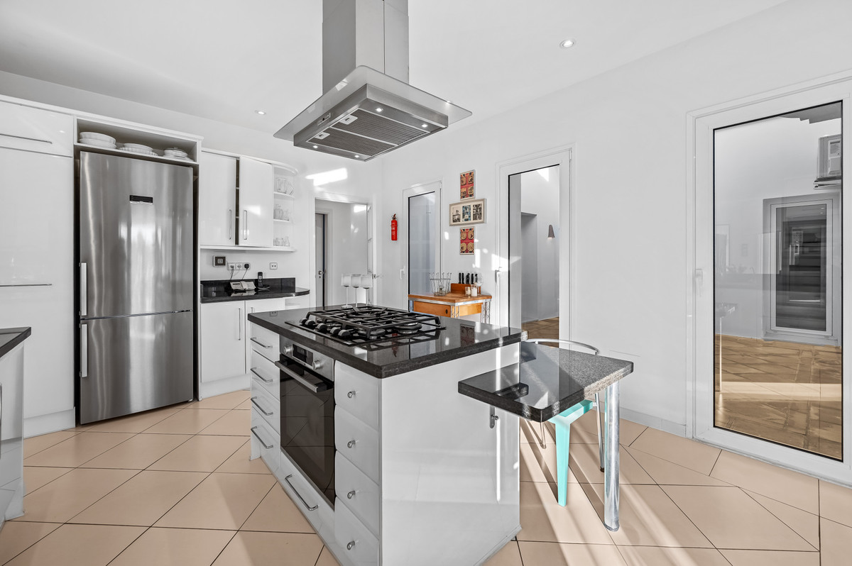 6 Bedroom Villa in Sotogrande - Photo 32