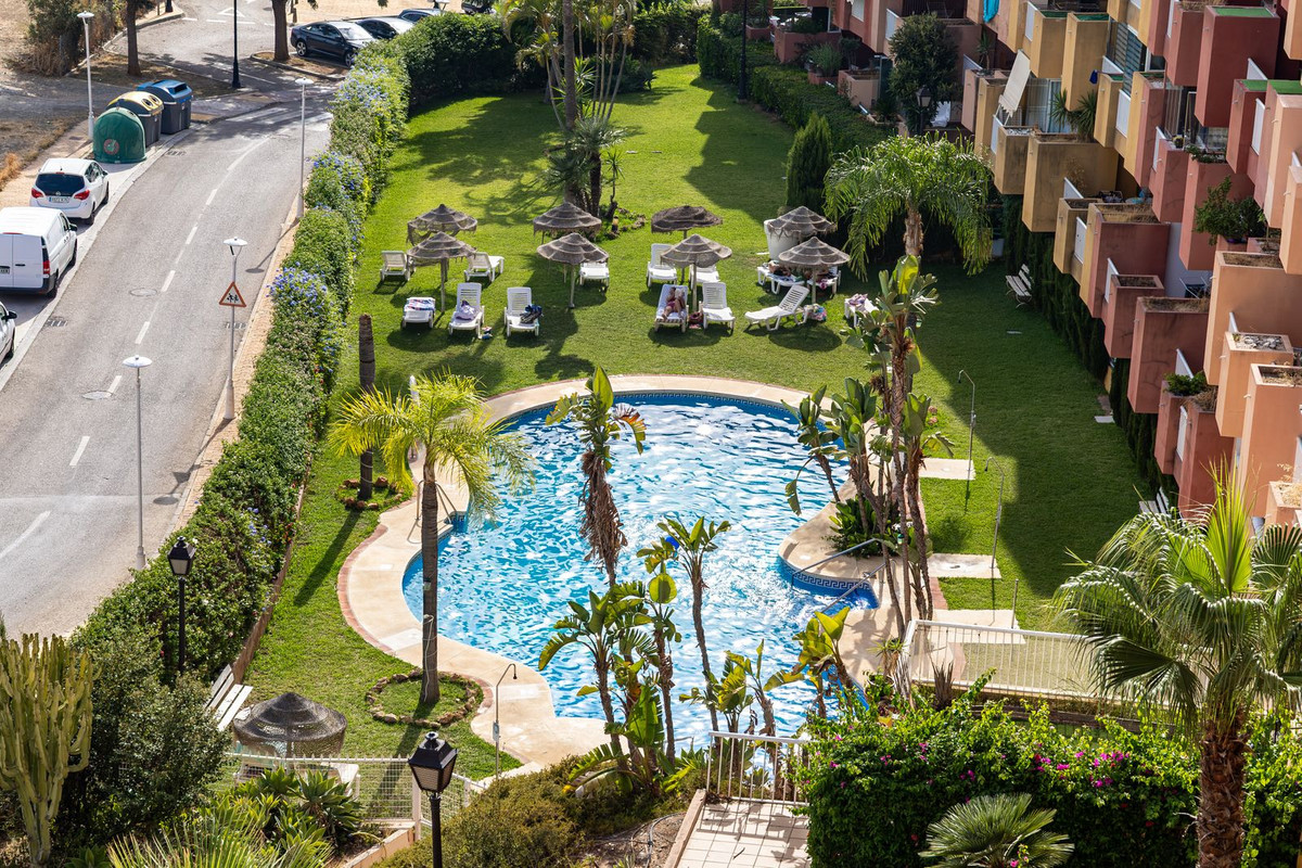 2 Bedroom Penthouse in Fuengirola - Photo 16
