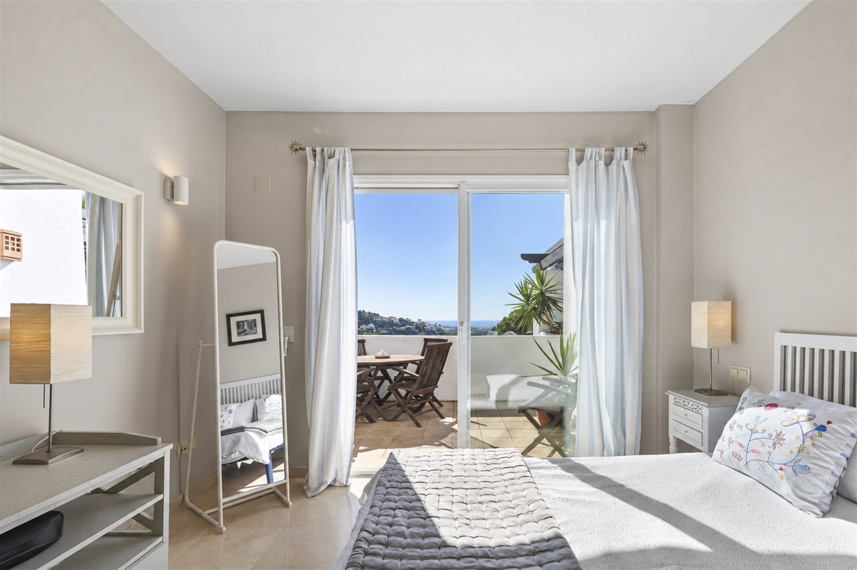 3 Bedroom Penthouse in Benahavís - Photo 18