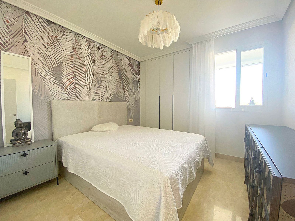 2 Bedroom Penthouse in Estepona - Foto 8