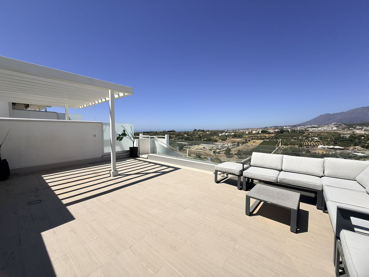 2 Bedroom Penthouse in Estepona - Photo 20