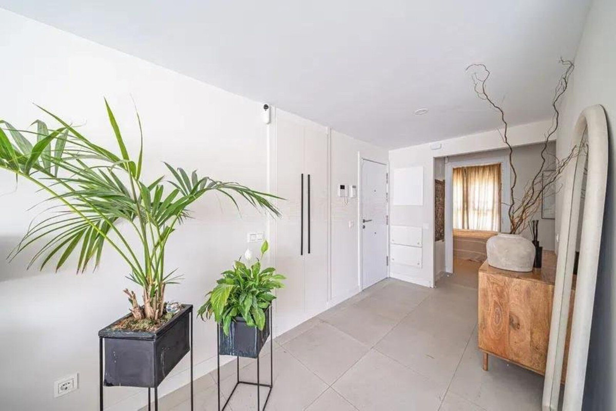 3 Bedroom Apartment in Estepona - Photo 9
