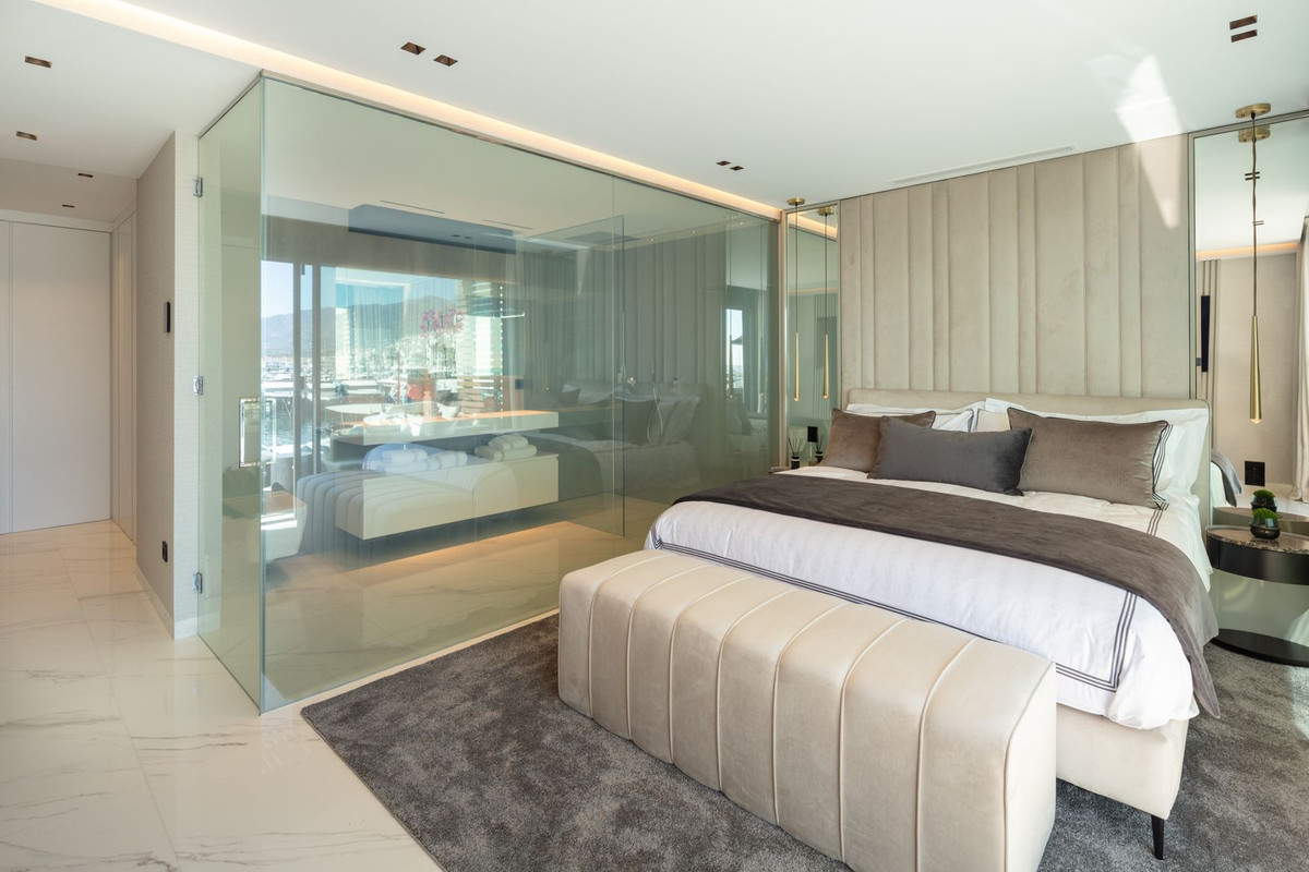 3 Bedroom Apartment in Marbella - Photo 16