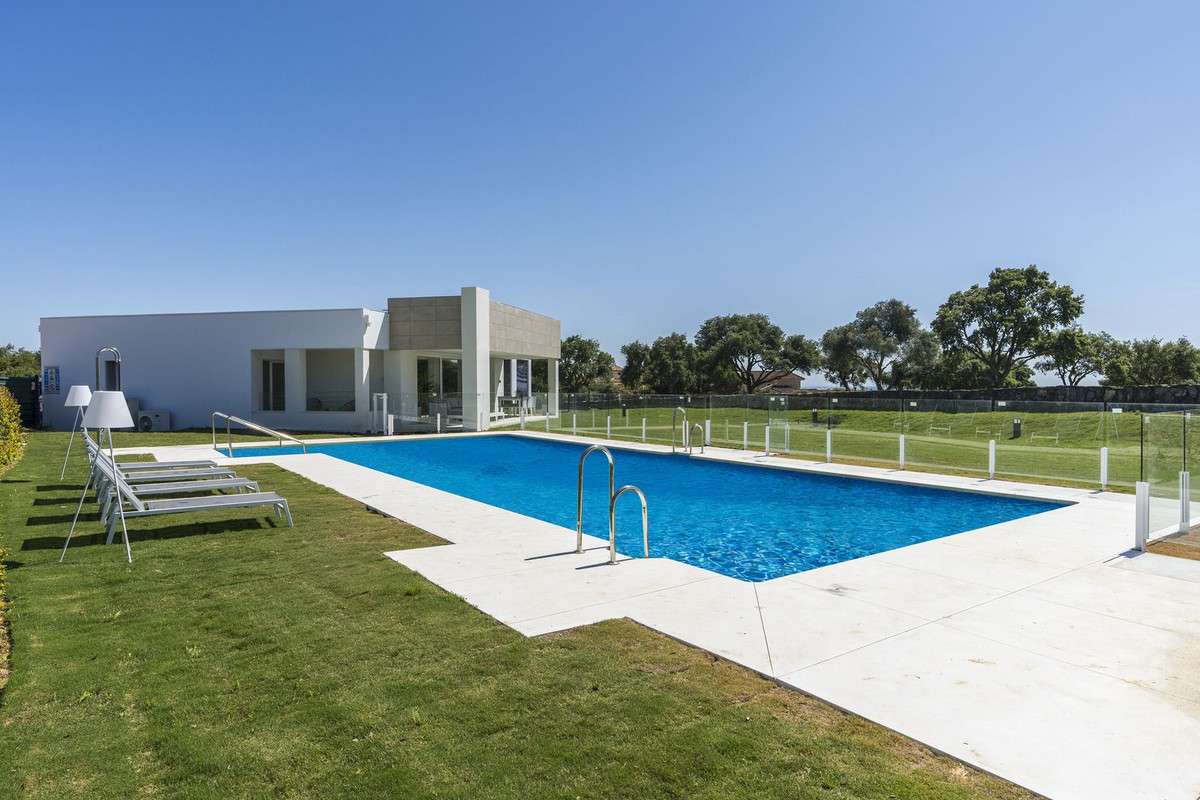2 Bedroom Apartment in San Roque - Photo 10