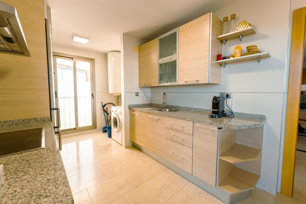 2 Bedroom Apartment in Estepona - Photo 8
