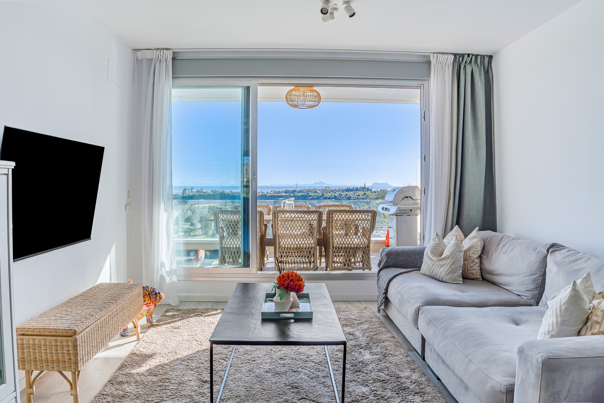 3 Bedroom Apartment in Estepona - Photo 10