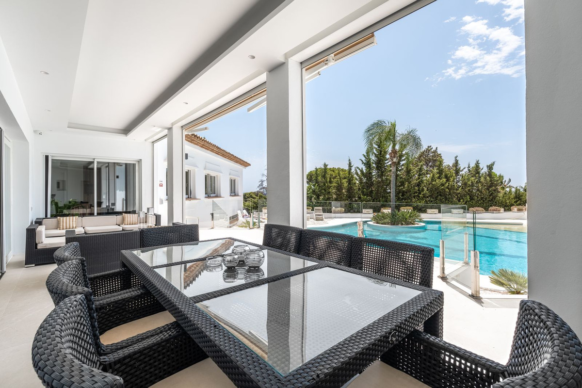 6 Bedroom Villa in Estepona - Photo 7