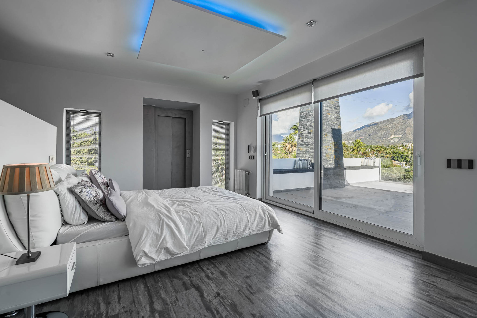 8 Bedroom Villa in Marbella - Photo 4