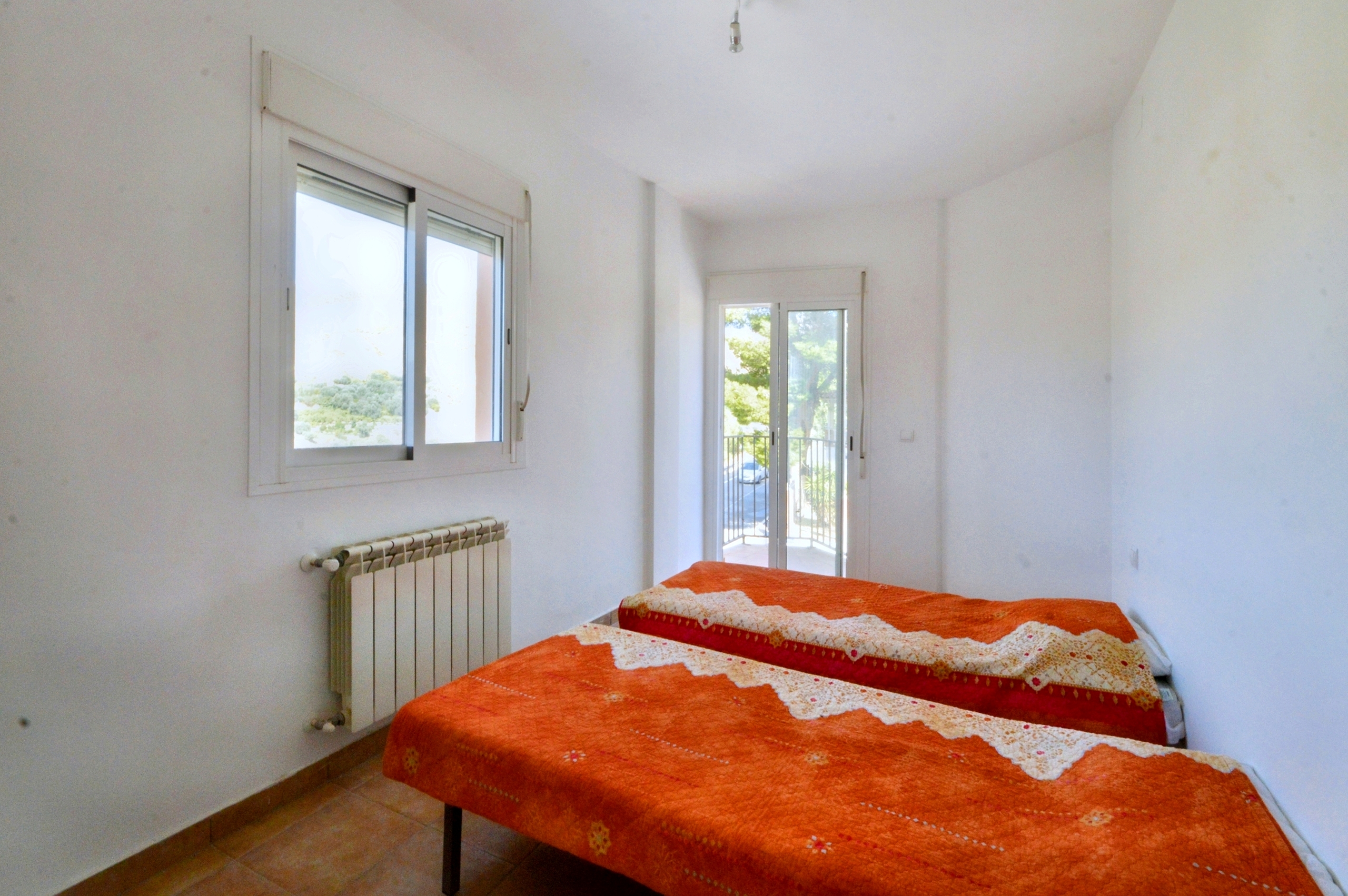 Chalet de 4 dormitorios con piscina en Granada – Foto 13