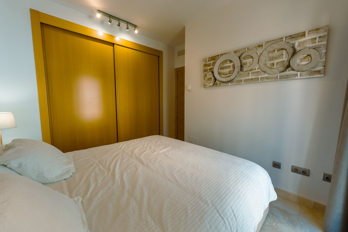 2 Bedroom Apartment in Estepona - Photo 24