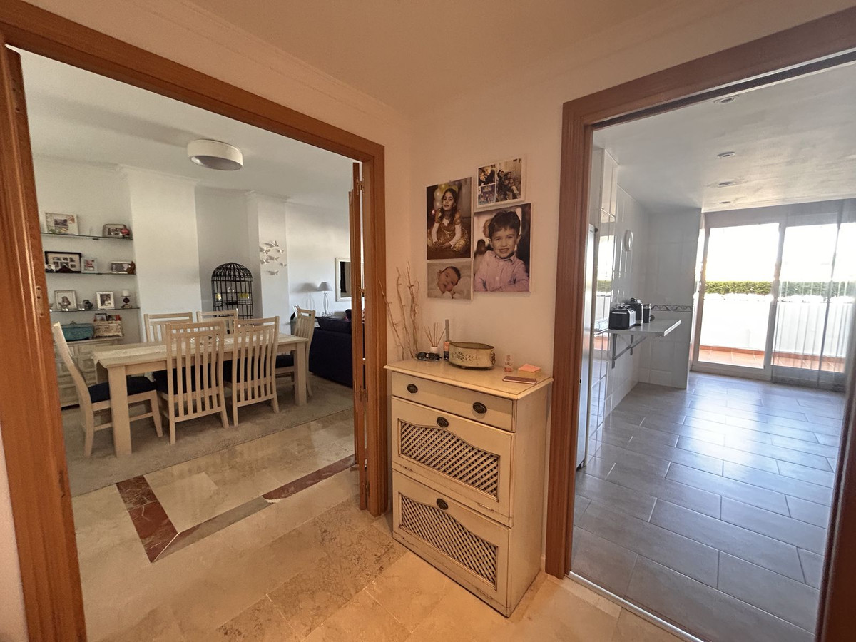 3 Bedroom Penthouse in Estepona - Photo 14