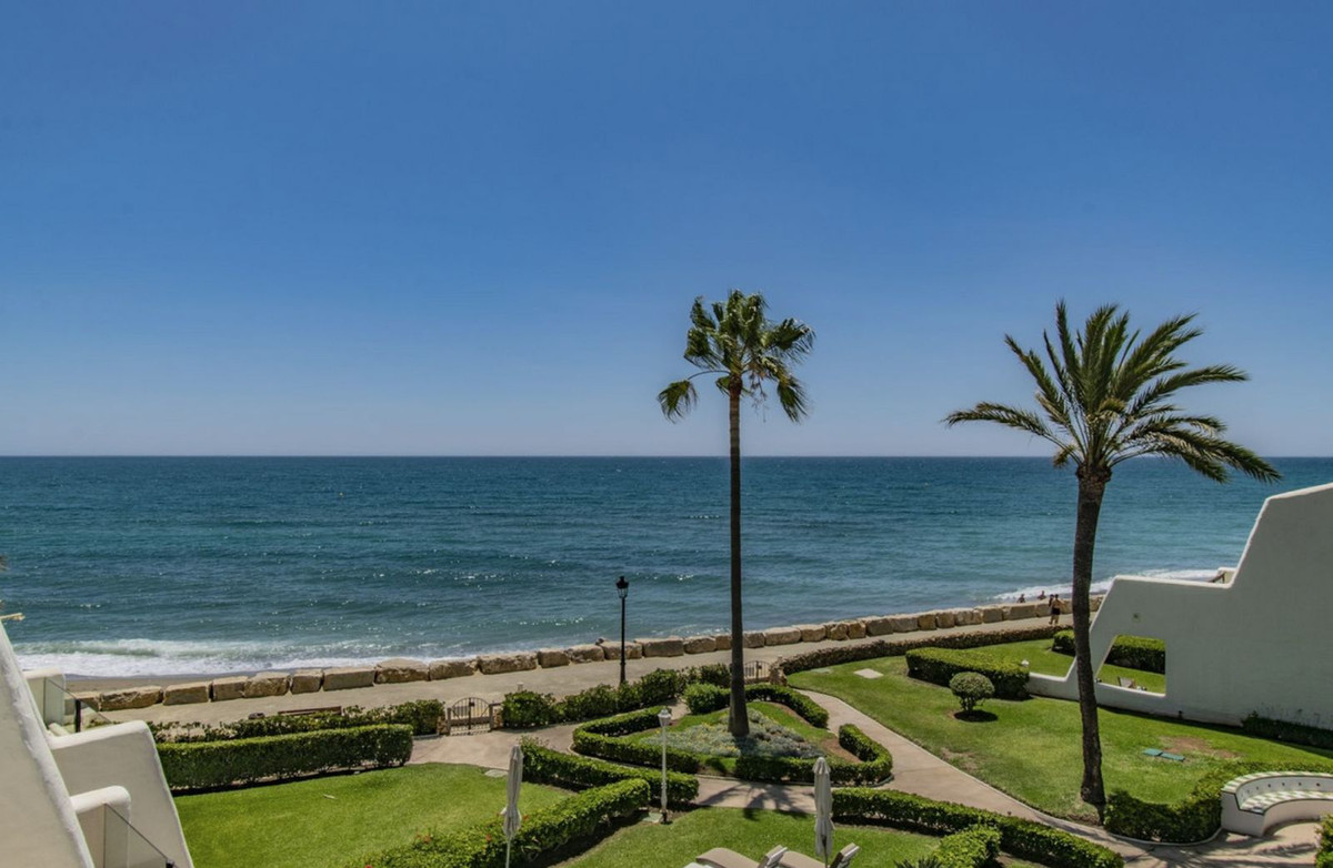 4 Bedroom Townhouse in Marbella - Photo 2