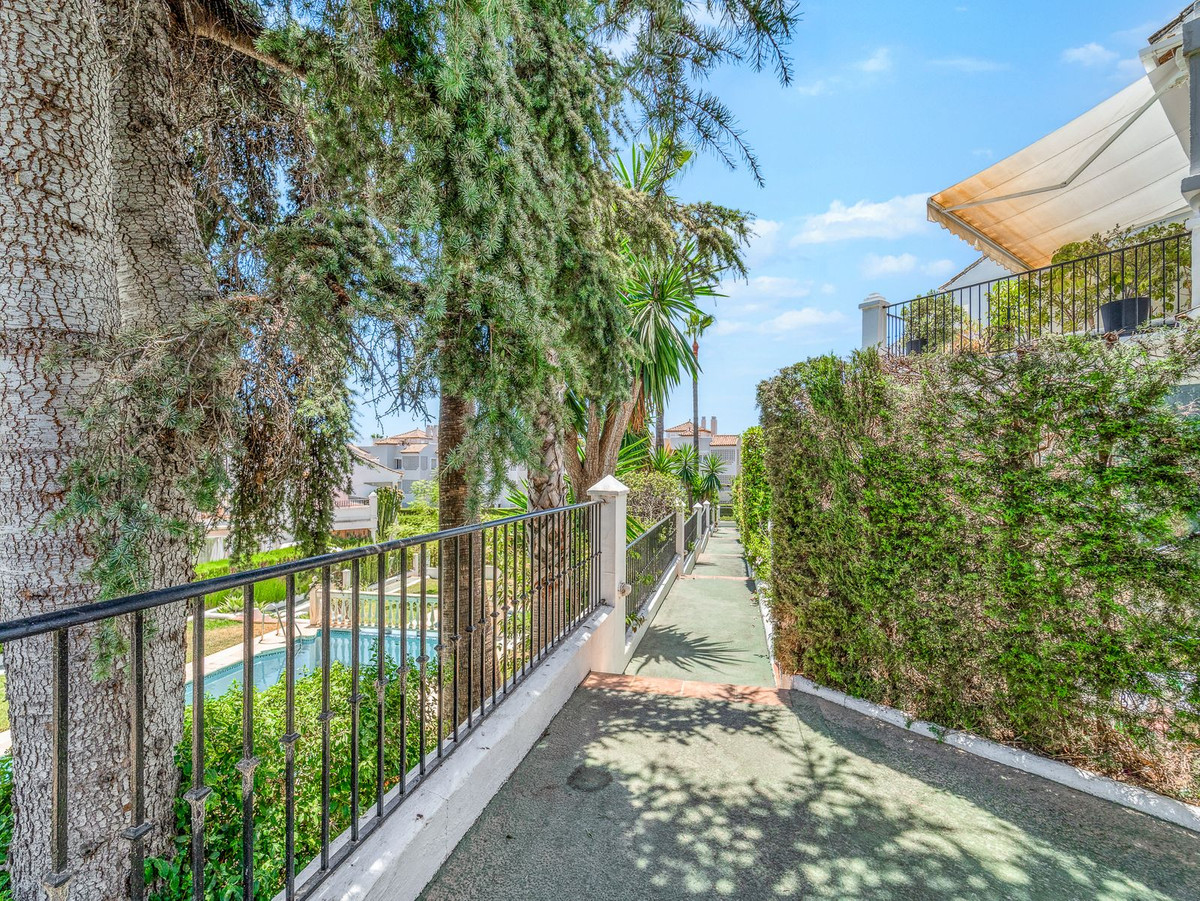 3 Bedroom Villa in Marbella - Photo 25