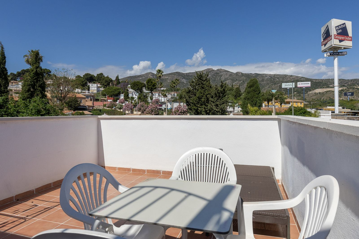 2 Bedroom Apartment in Torremolinos - Photo 22
