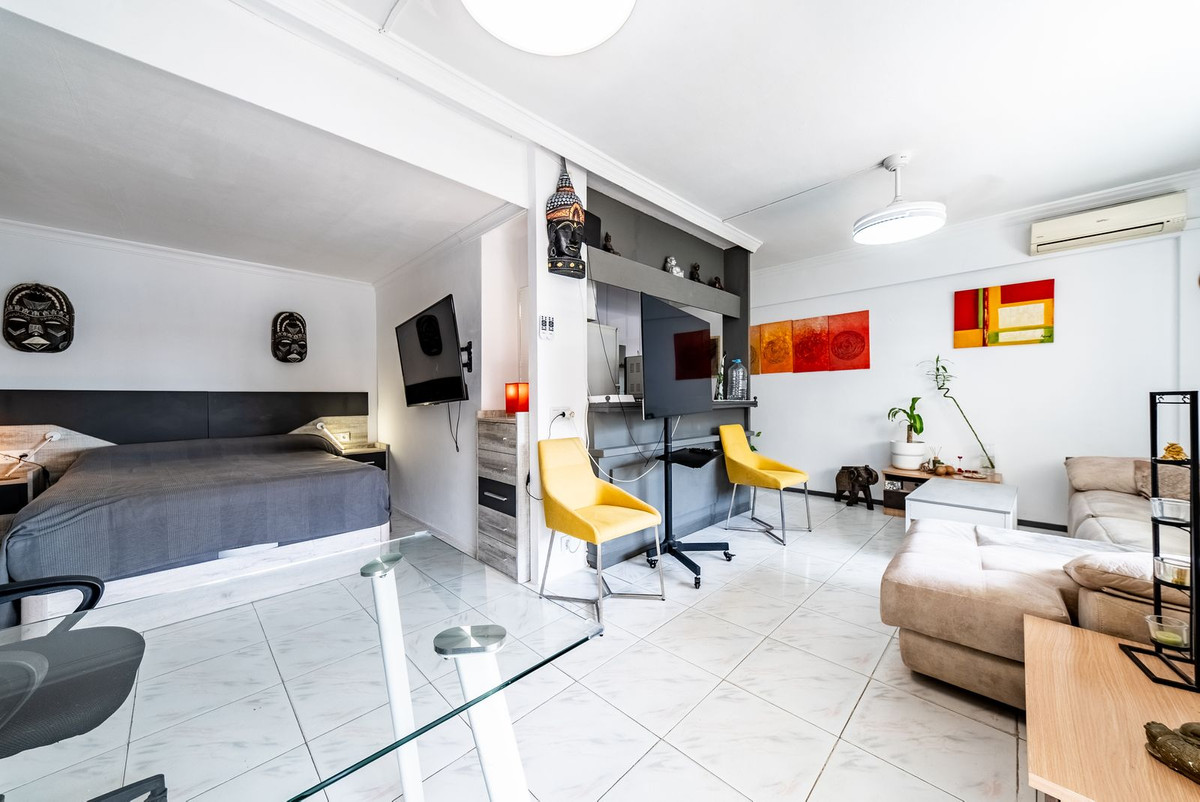 1 Bedroom Apartment in Marbella - Photo 8