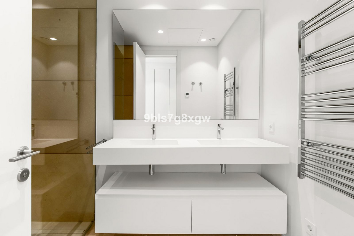 3 Bedroom Apartment in Benahavís - Photo 27