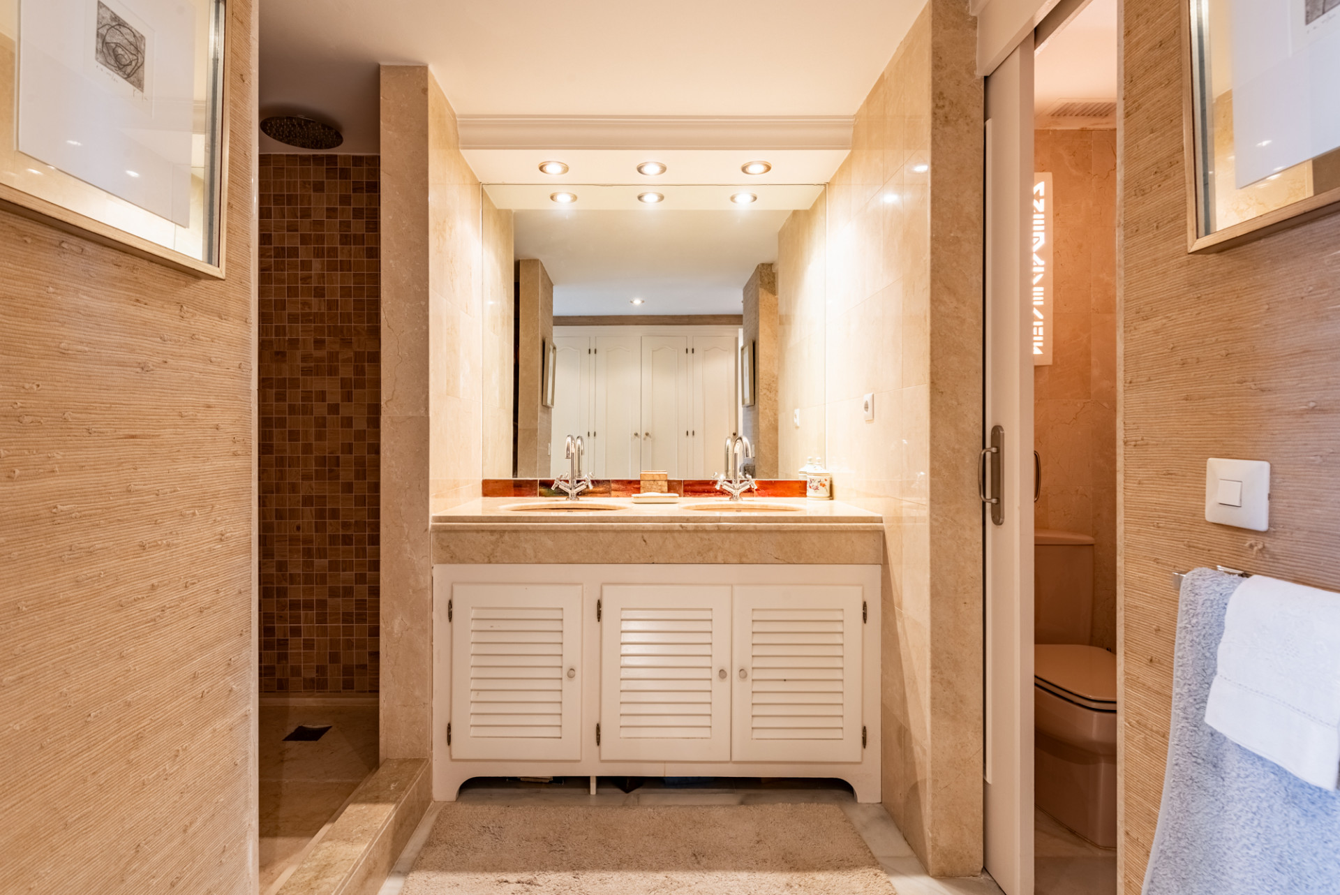 2 Bedroom Apartment in Estepona - Photo 9