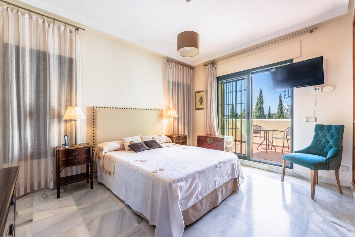 4 Bedroom Townhouse in Marbella - Photo 11