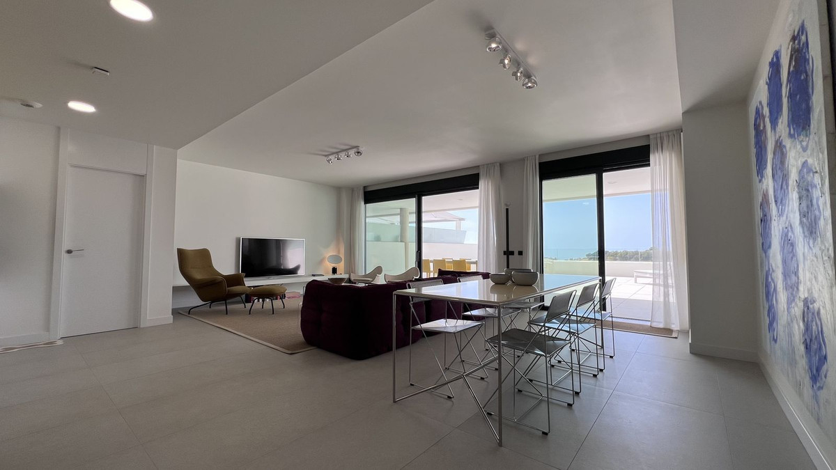 3 Bedroom Apartment in Marbella - Photo 3