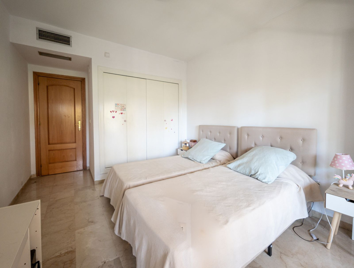 2 Bedroom Apartment in San Pedro de Alcántara - Photo 32