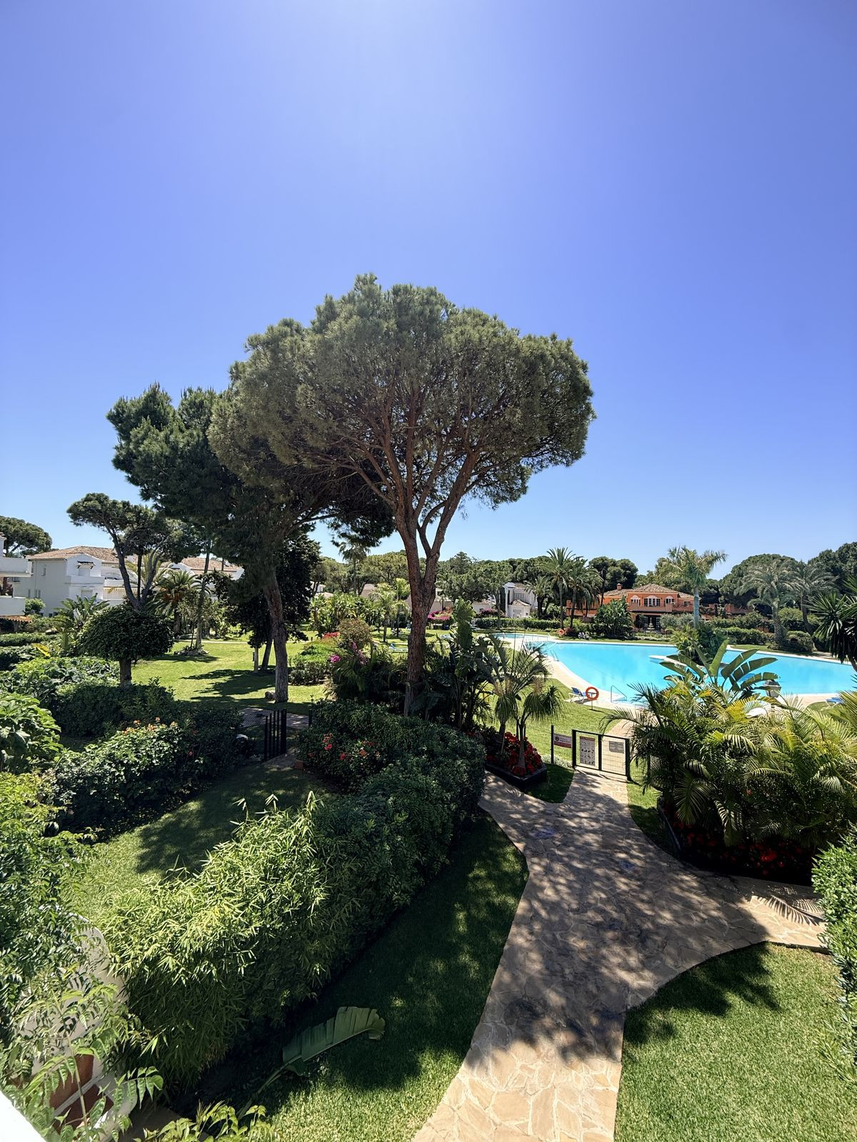 3 Bedroom Apartment in Estepona - Foto 32