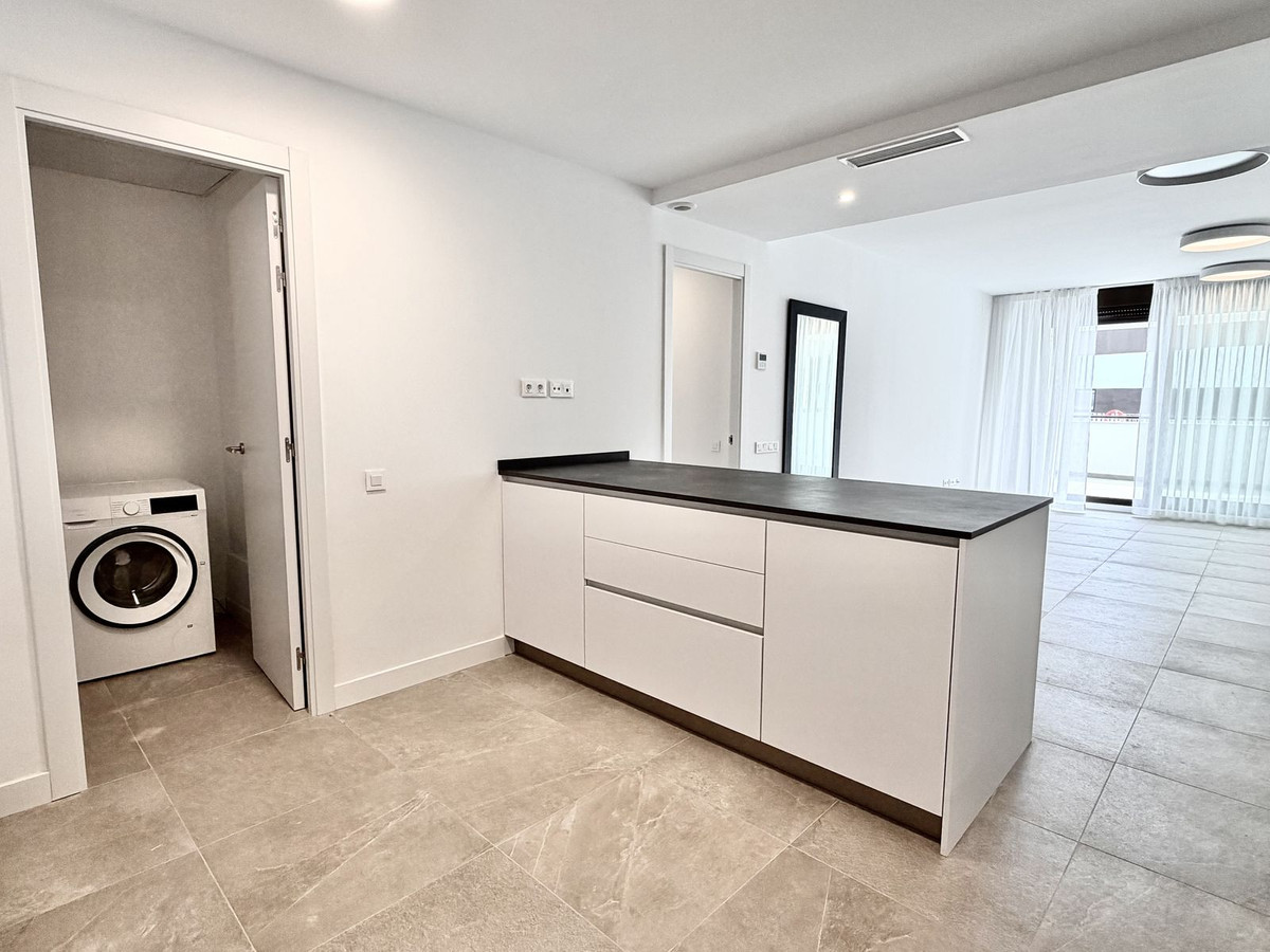 2 Bedroom Apartment in Estepona - Photo 6