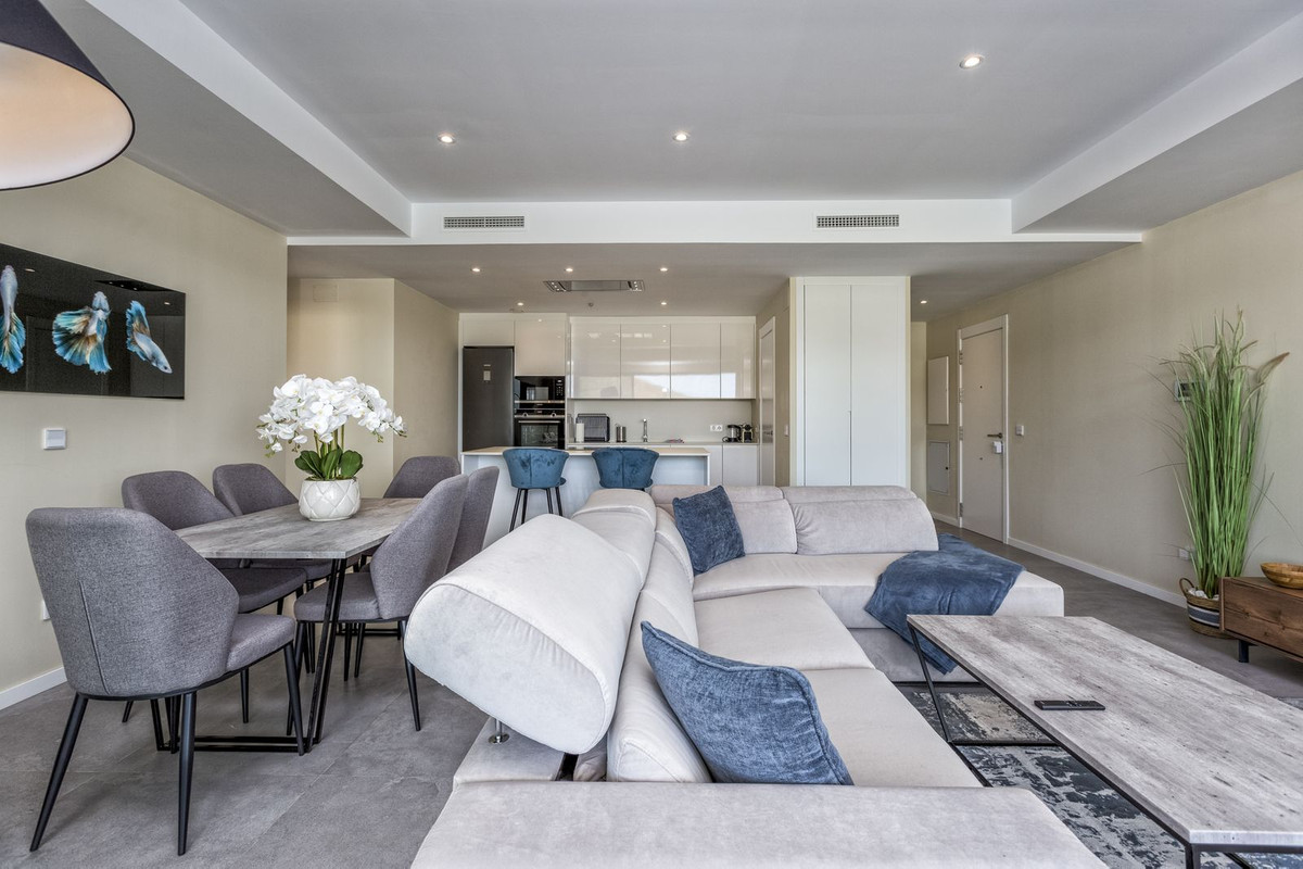 2 Bedroom Apartment in Fuengirola - Photo 6