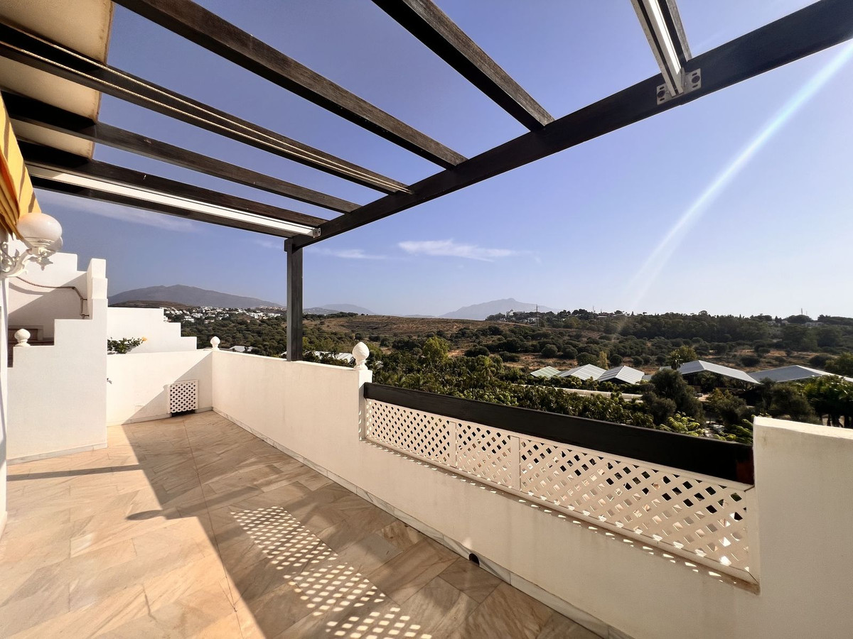 2 Bedroom Penthouse in Estepona - Photo 3