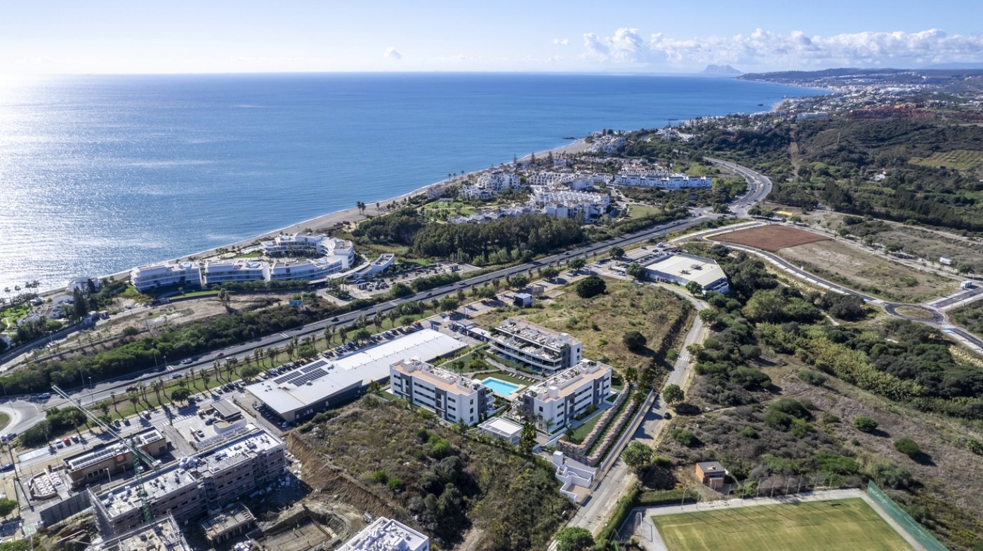 3 Bedroom Apartment in Estepona - Photo 3
