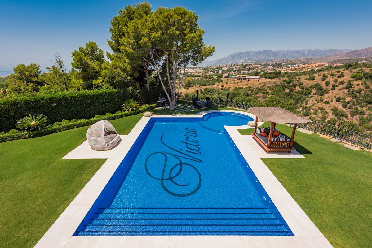 7 Bedroom Villa in Marbella - Photo 2