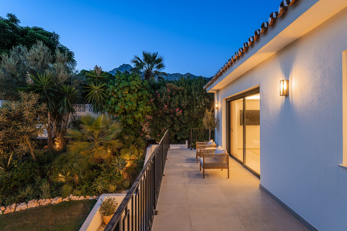 4 Bedroom Villa in Marbella - Photo 53