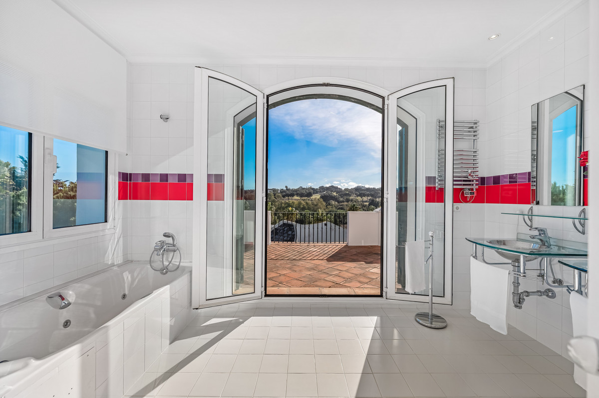 6 Bedroom Villa in Sotogrande - Photo 25