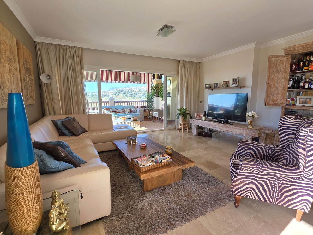 2 Bedroom Apartment in Estepona - Photo 9