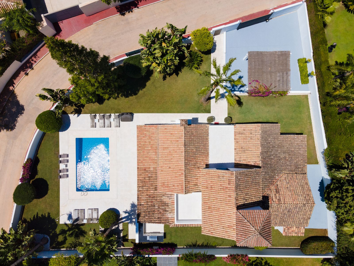 4 Bedroom Villa in Marbella - Photo 5