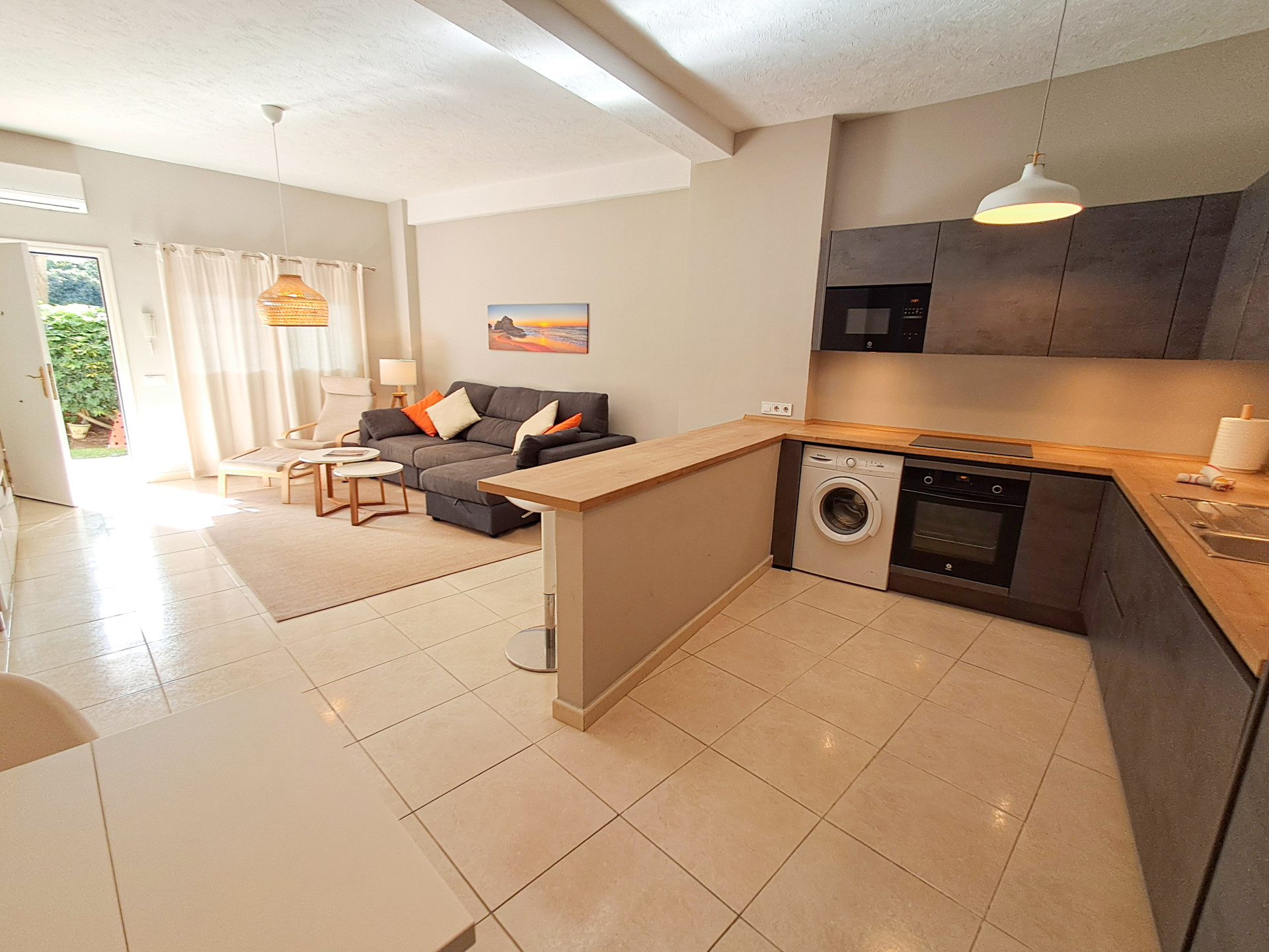 2 Bedroom Apartment in Marbella - Photo 3