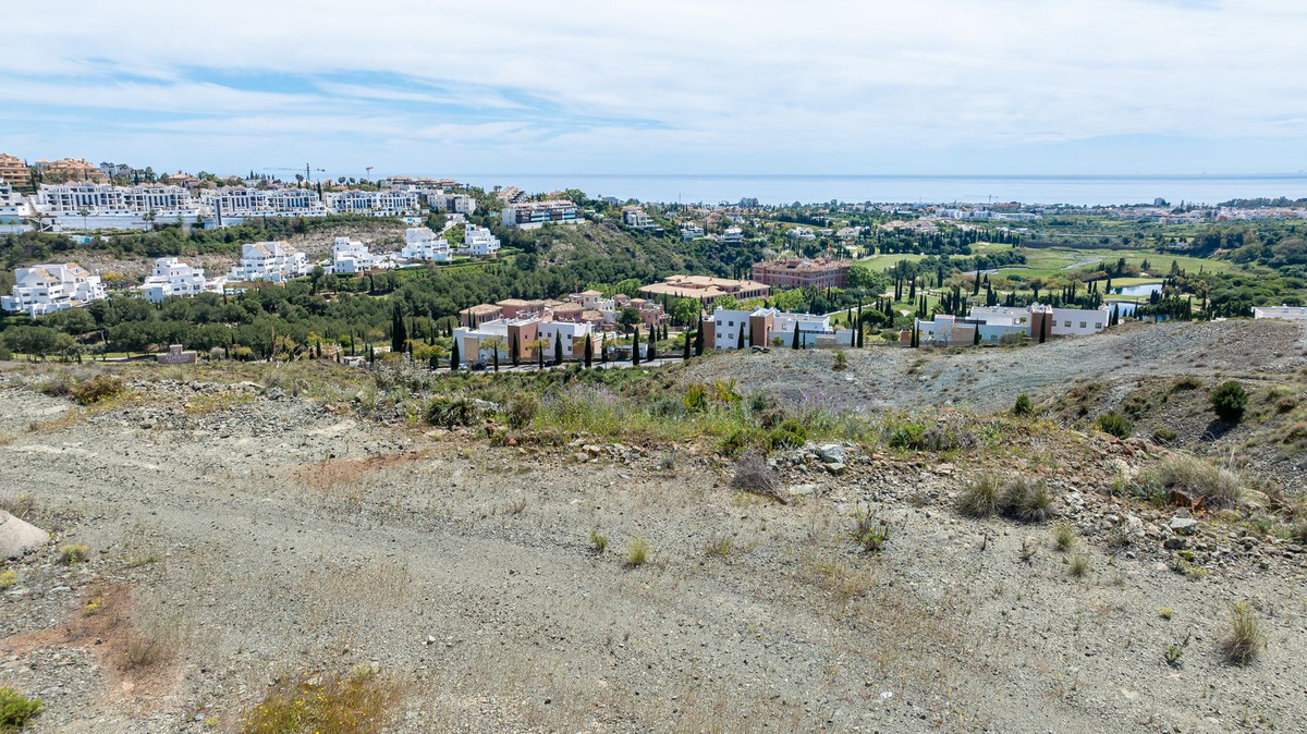 2,400 m² Plot in Benahavís - Photo 12